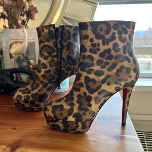 Christian Louboutin 39.5 Bianca NEW. UNWORN.